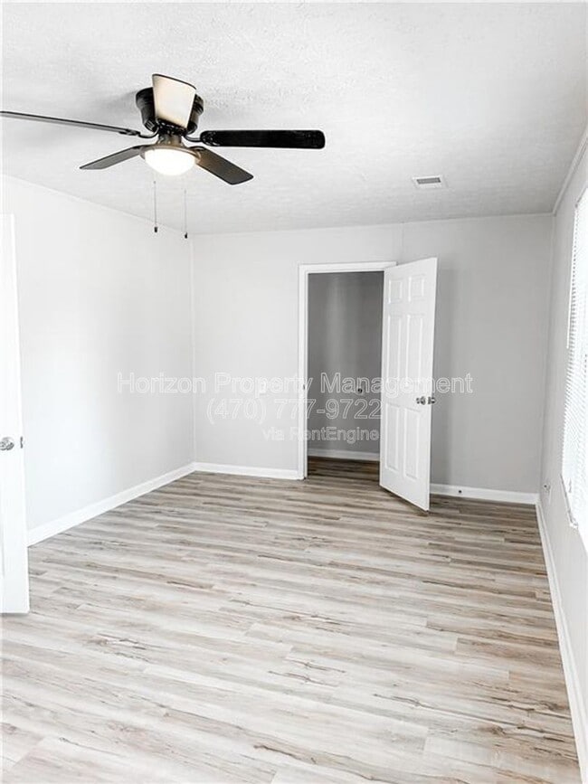 Building Photo - 6132 Lynne Cir SW