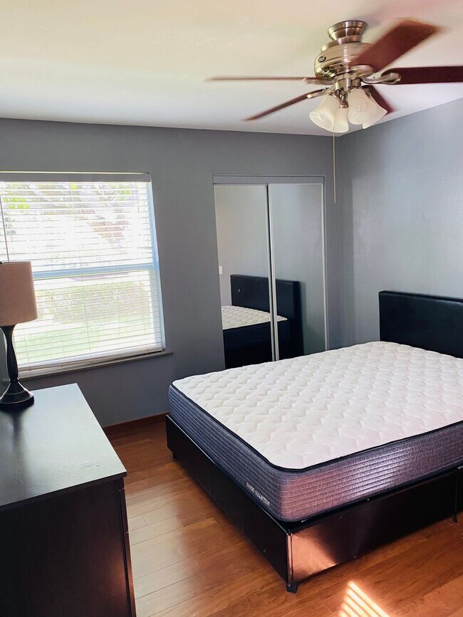 Building Photo - Fairway Terrace 2 bedroom, 2 bathroom bottom floor unit