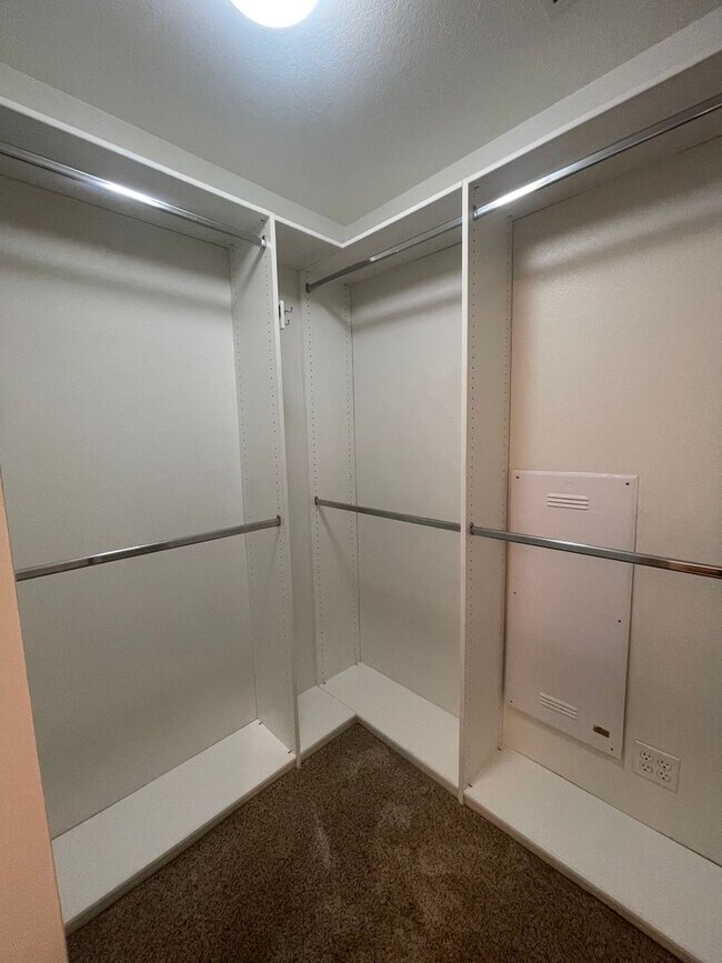 Building Photo - Welcome to your dream home in the heart of Tustin 92782!
