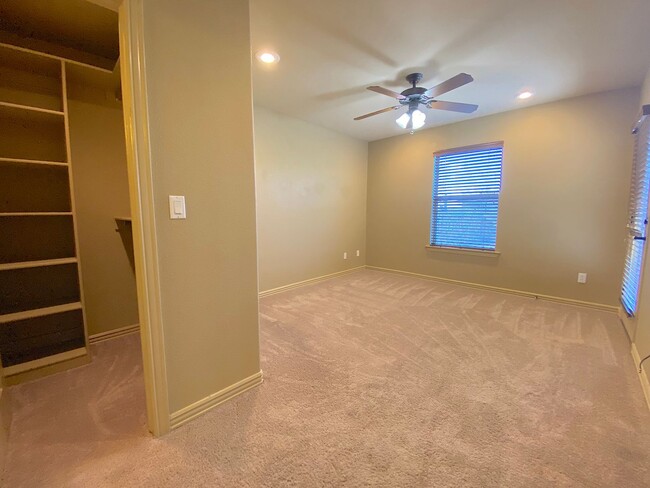 Building Photo - 5710 Saluki Dr