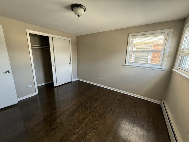 Building Photo - 8529 W Catalpa Ave
