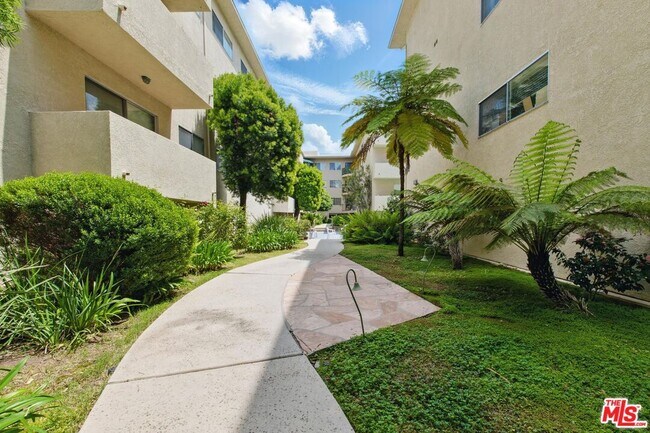 Building Photo - 5400 Lindley Ave