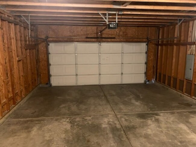 Building Photo - Beautiful home in Coeur D Alene place