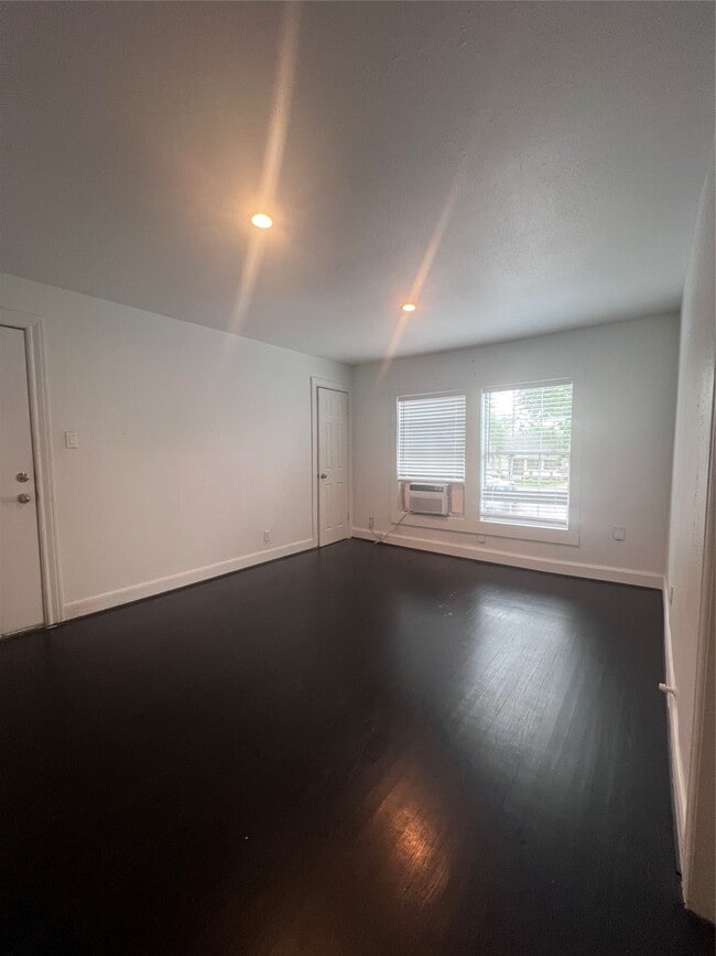Building Photo - 605 Enid St