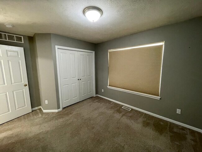 Building Photo - Forest Hills Condo 2 Bedroom  Clements Mill