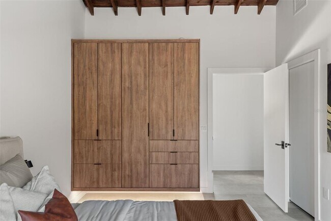 Building Photo - 870 Carver St