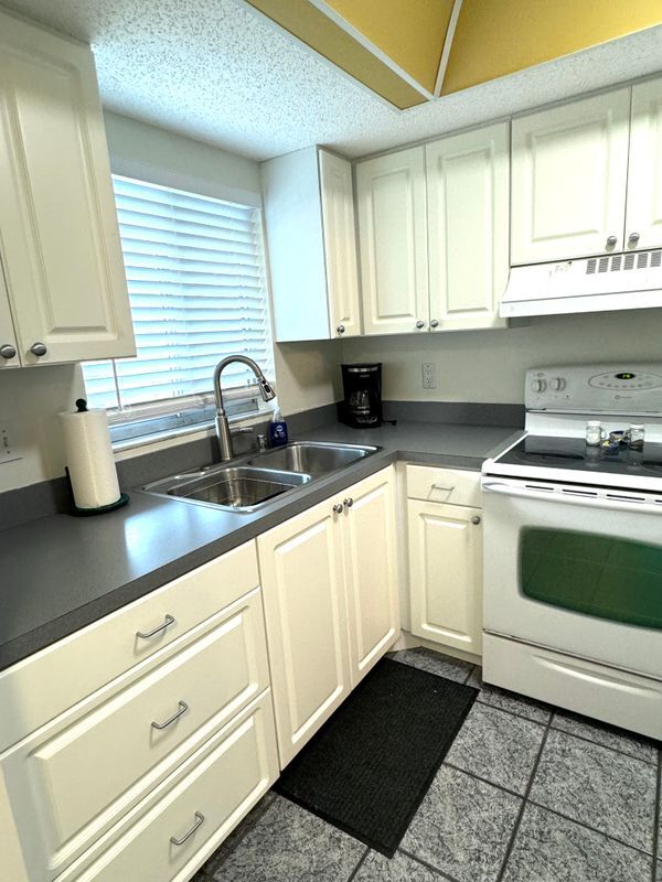 Building Photo - 3719 Lake Bayshore Dr