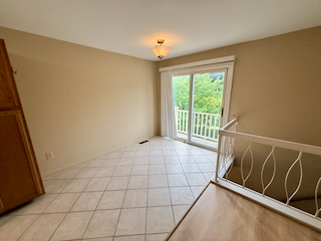 Building Photo - 2802 Stoney Ridge Dr