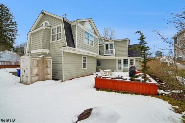 Building Photo - 10 Great Hills Terrace