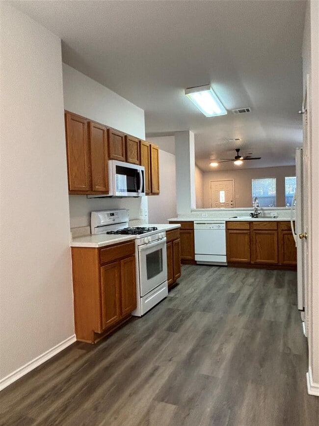 Building Photo - 127 Salado Dr