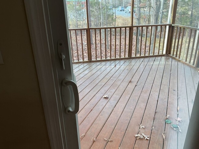 Building Photo - Welcome home!  Sought after Lake of the Woods!