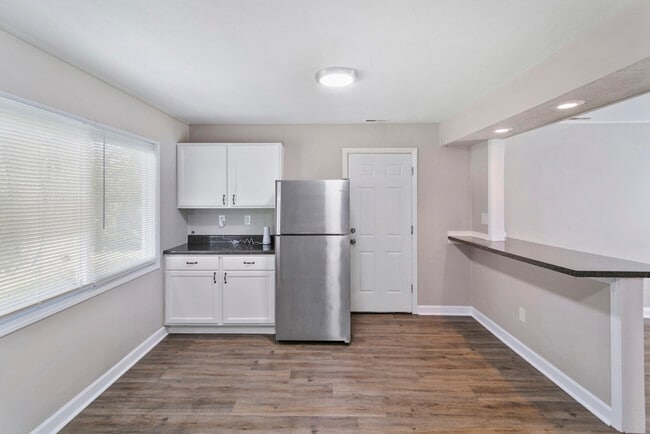 Building Photo - 4328 Greenbrier Ln