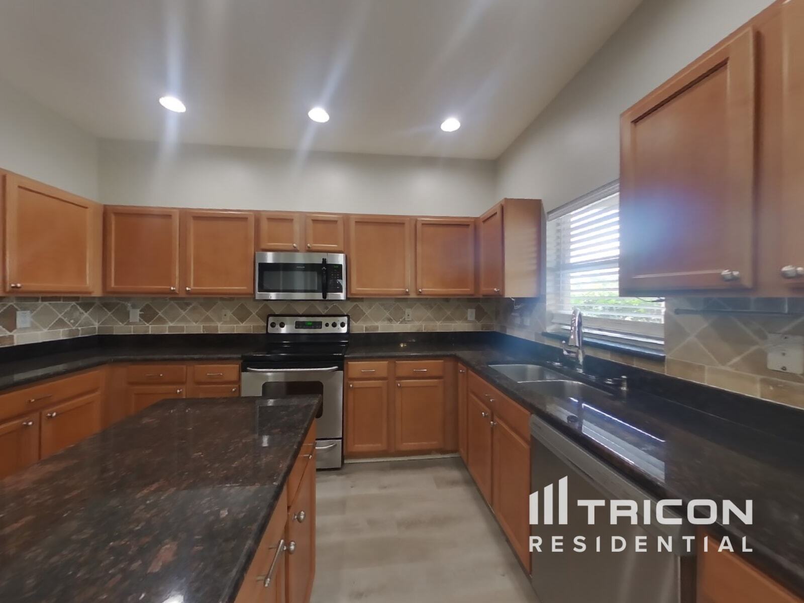 Building Photo - 3600 Cresthill Ln