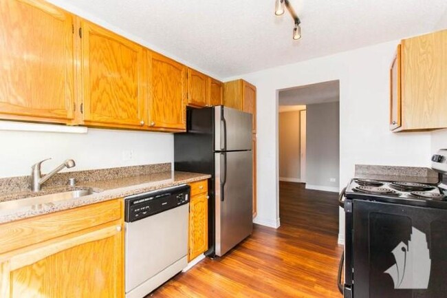 Building Photo - 1 bedroom in Chicago IL 60610