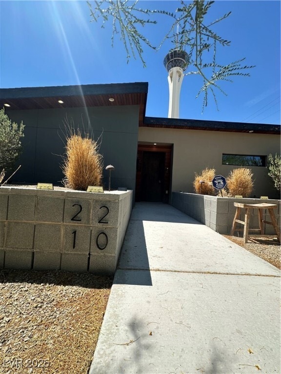 Primary Photo - 2210 Santa Clara Dr