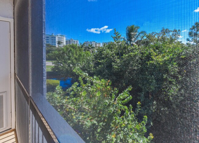 Building Photo - 1605 S US Hwy 1