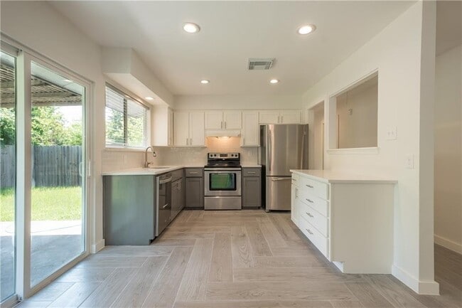 Building Photo - 2311 Singletree Ave