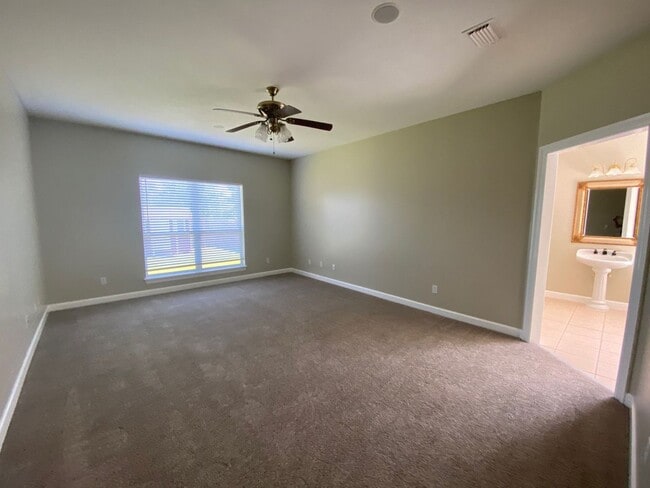 Building Photo - Spacious 3Bed/2Ba Brick Home in Established Neighborhood w/Easy Access to Everything! *SPECIAL: 1...