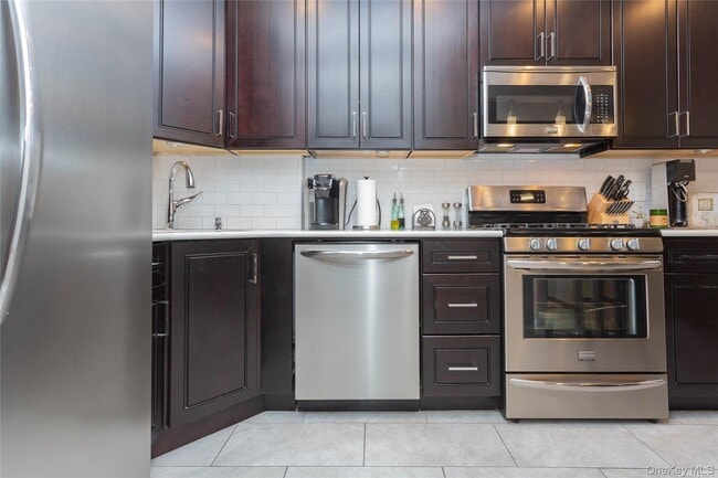 Building Photo - 167-10 Crocheron Ave