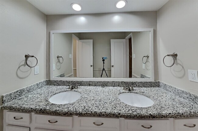 Building Photo - 5307 Summerfield Ln