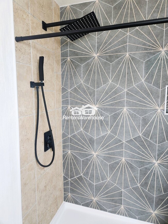 Building Photo - 6020 Carmen Blvd