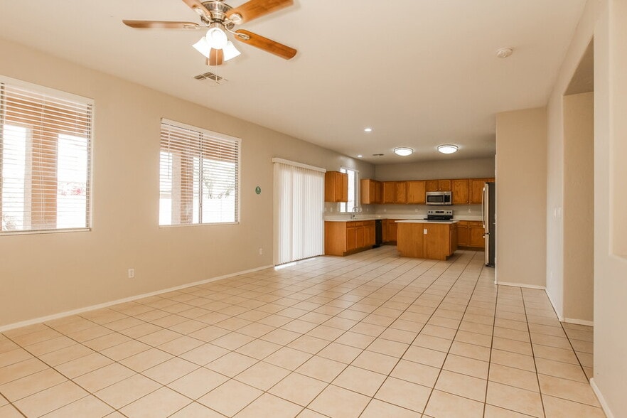 Building Photo - 9522 W Minnezona Ave