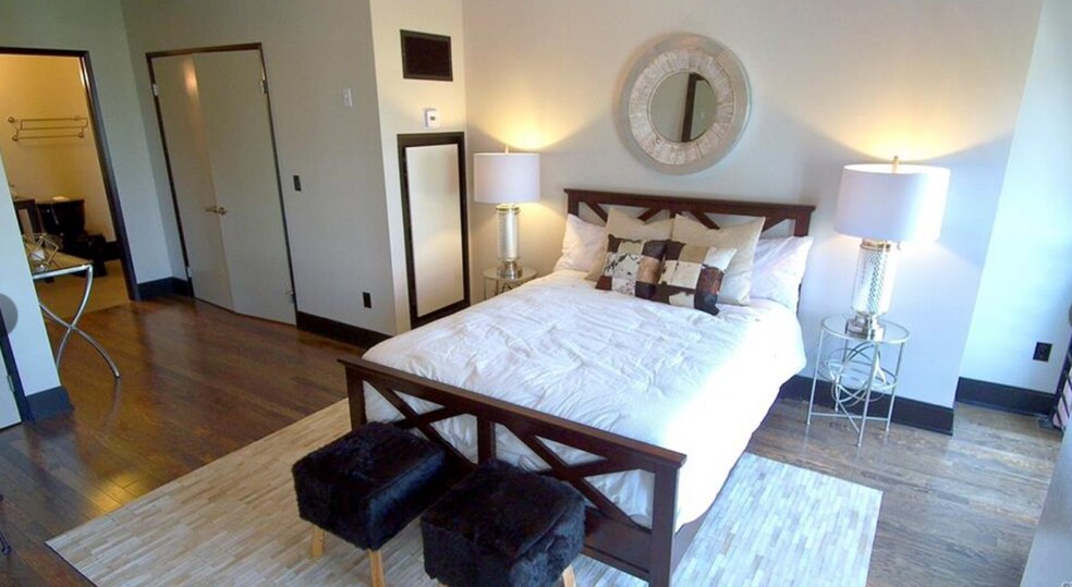 Junior Bedroom - 849 S Broadway