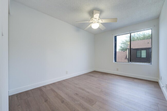 Building Photo - 5280 Bosque Ln