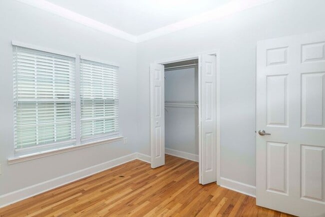 Building Photo - Newly Renovated 4 bedroom 3 bath townhome