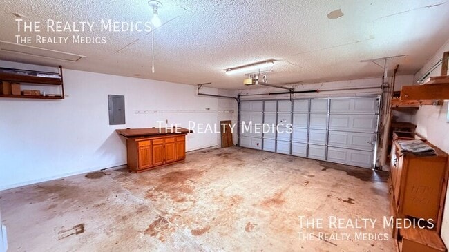 Building Photo - 481 Timberwood Trail