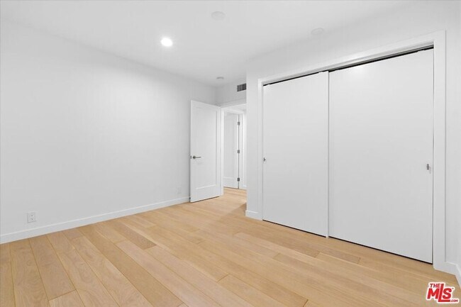 Building Photo - 612 Huntley Dr