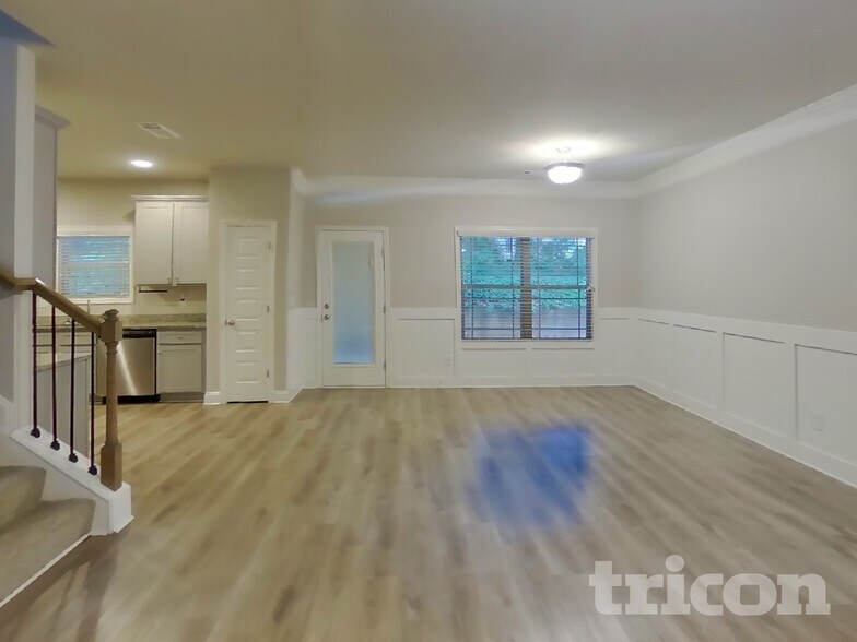 Building Photo - 805 Crescent Way