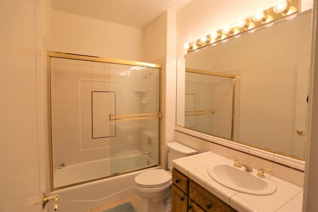 Building Photo - 320 Hartley Dr