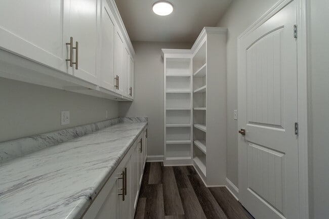 Building Photo - 935 S Cross Bridges Rd