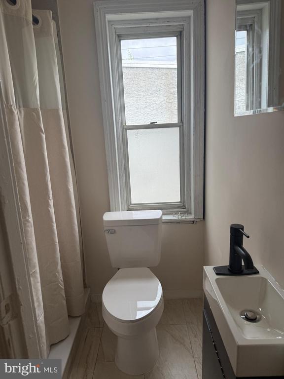 Building Photo - 1861 Judson St