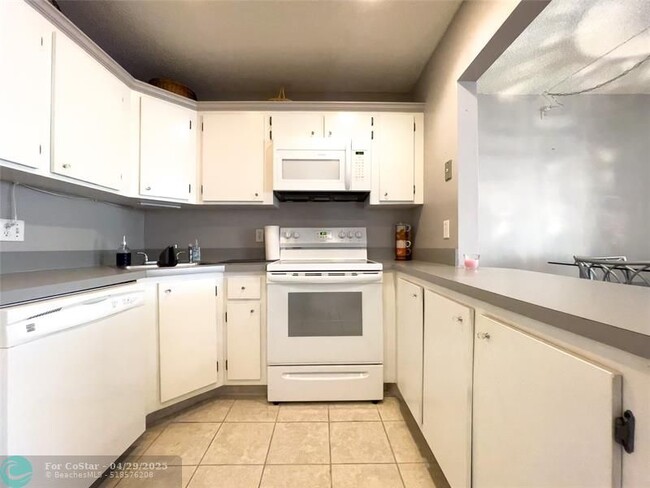 Building Photo - 317 Knotty Pine Cir
