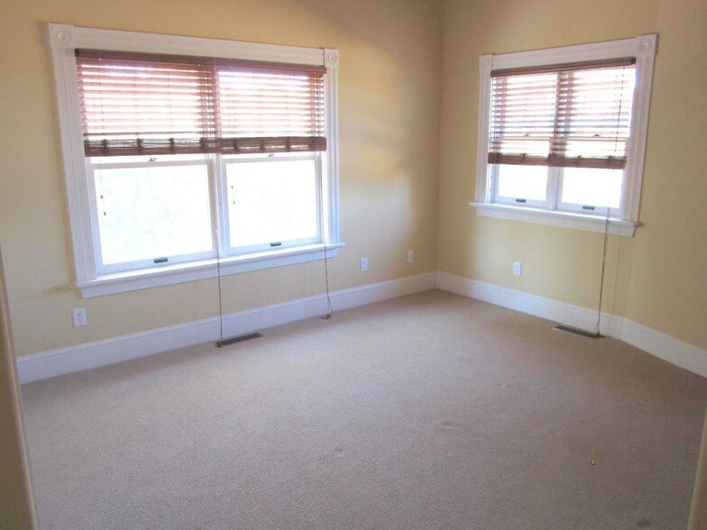 Building Photo - 644 Old Santa Fe Trl