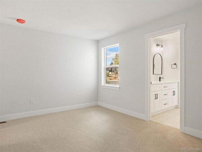 Building Photo - Brand New 4BD, 4BA Half-Duplex in Villa Park