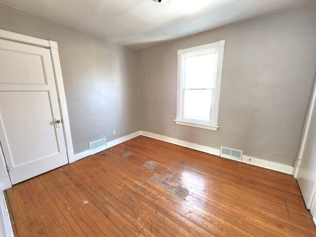 Building Photo - ENTEGJ - 3027-3029 N Holton Ave