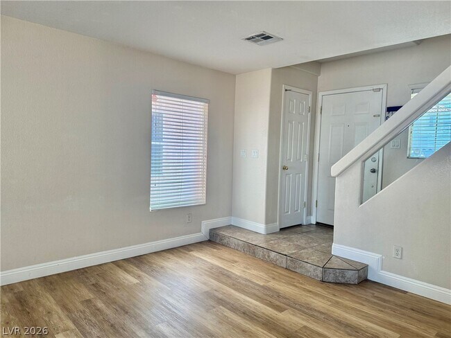 Building Photo - 7512 Jacaranda Leaf St