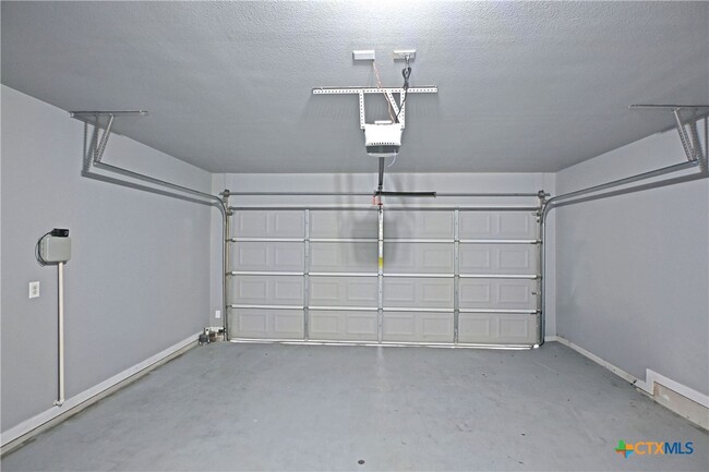 Building Photo - 2207 Hazelwood Dr