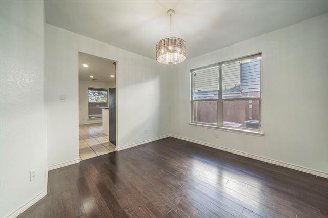 Building Photo - 7042 Hedgebrook