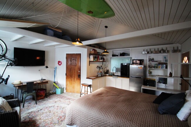 Building Photo - Beautiful 3 BD, 2 BA Home in Bird Rock fea...