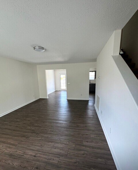 Building Photo - 105 Boardwalk