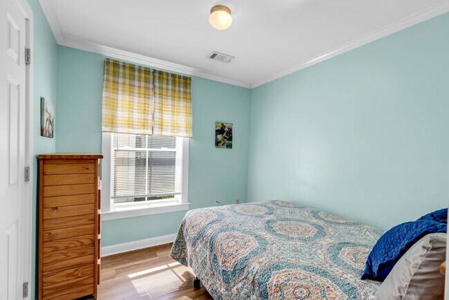 Building Photo - 171 Paradise Ave