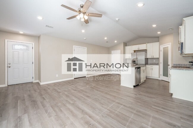 Building Photo - 416 N Georgie Ave