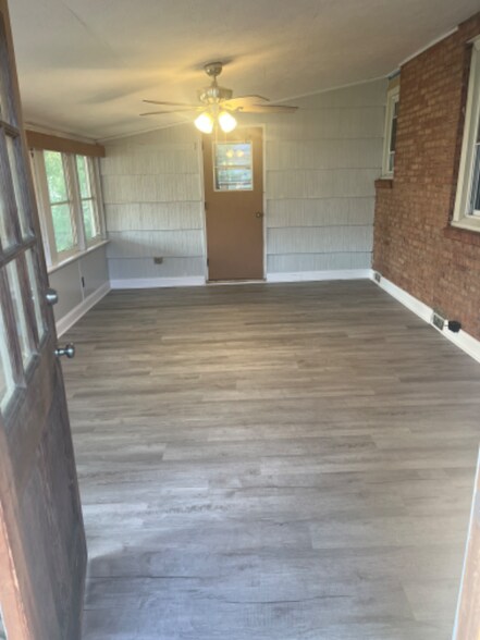 Building Photo - 729 Glensford Dr