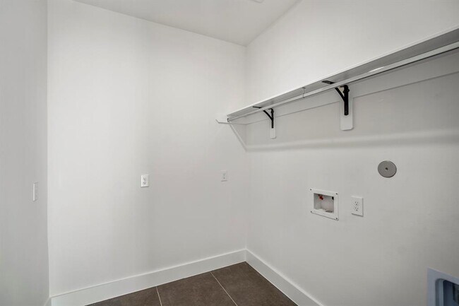 Building Photo - 10728 Twin Oak Dr