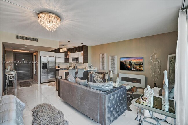 Building Photo - 5401 Collins Ave