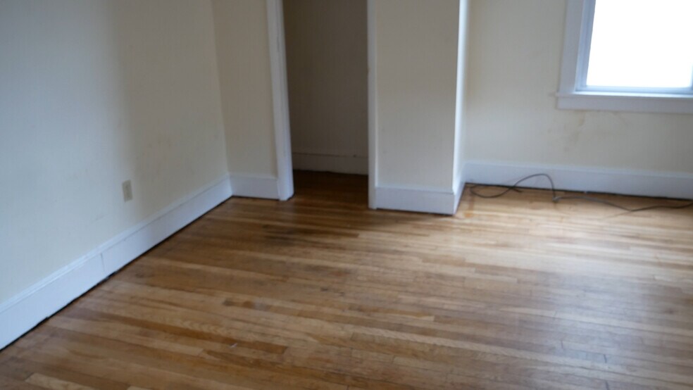 Building Photo - 96 Huntington St